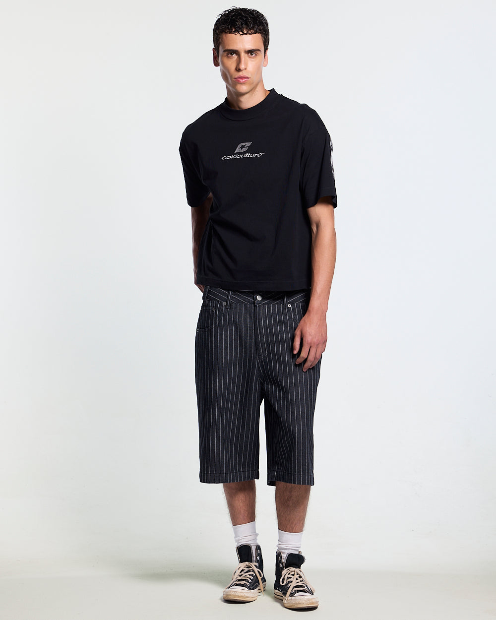 TARTAN DISTRESS CURVED TEE BLACK