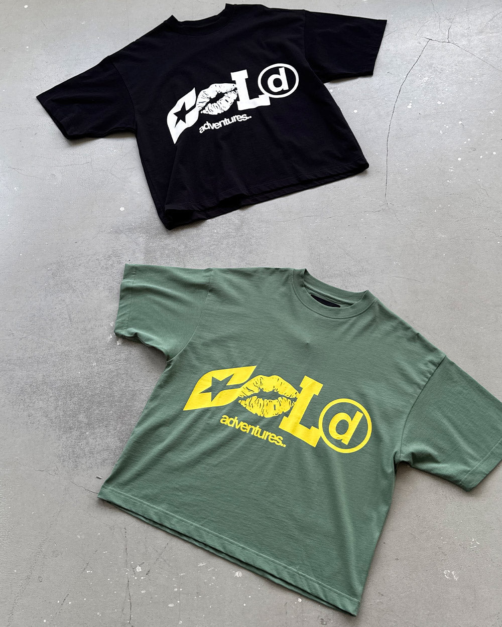 ADVENTURES TEE BLACK & WHITE