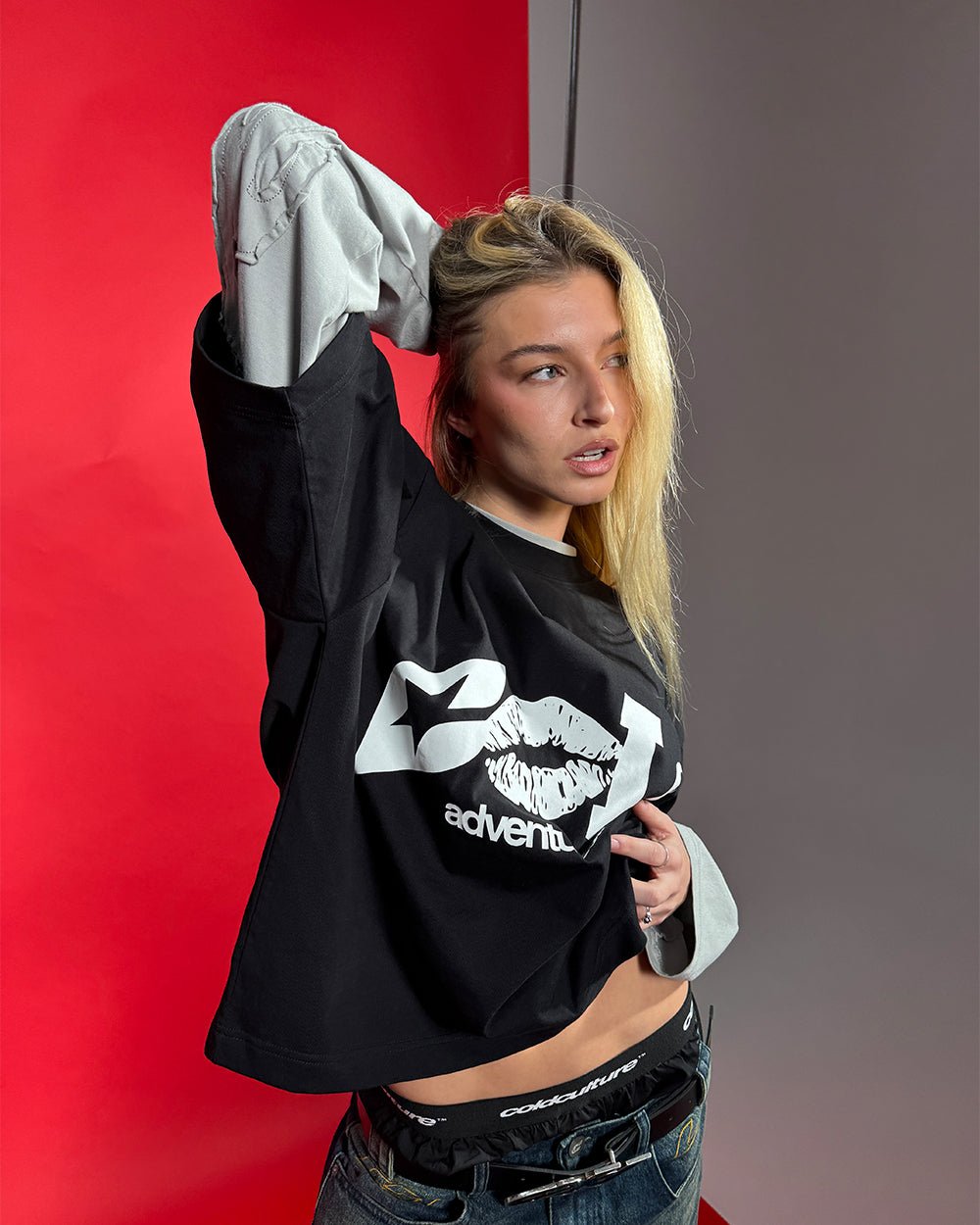 ADVENTURES TEE BLACK & WHITE