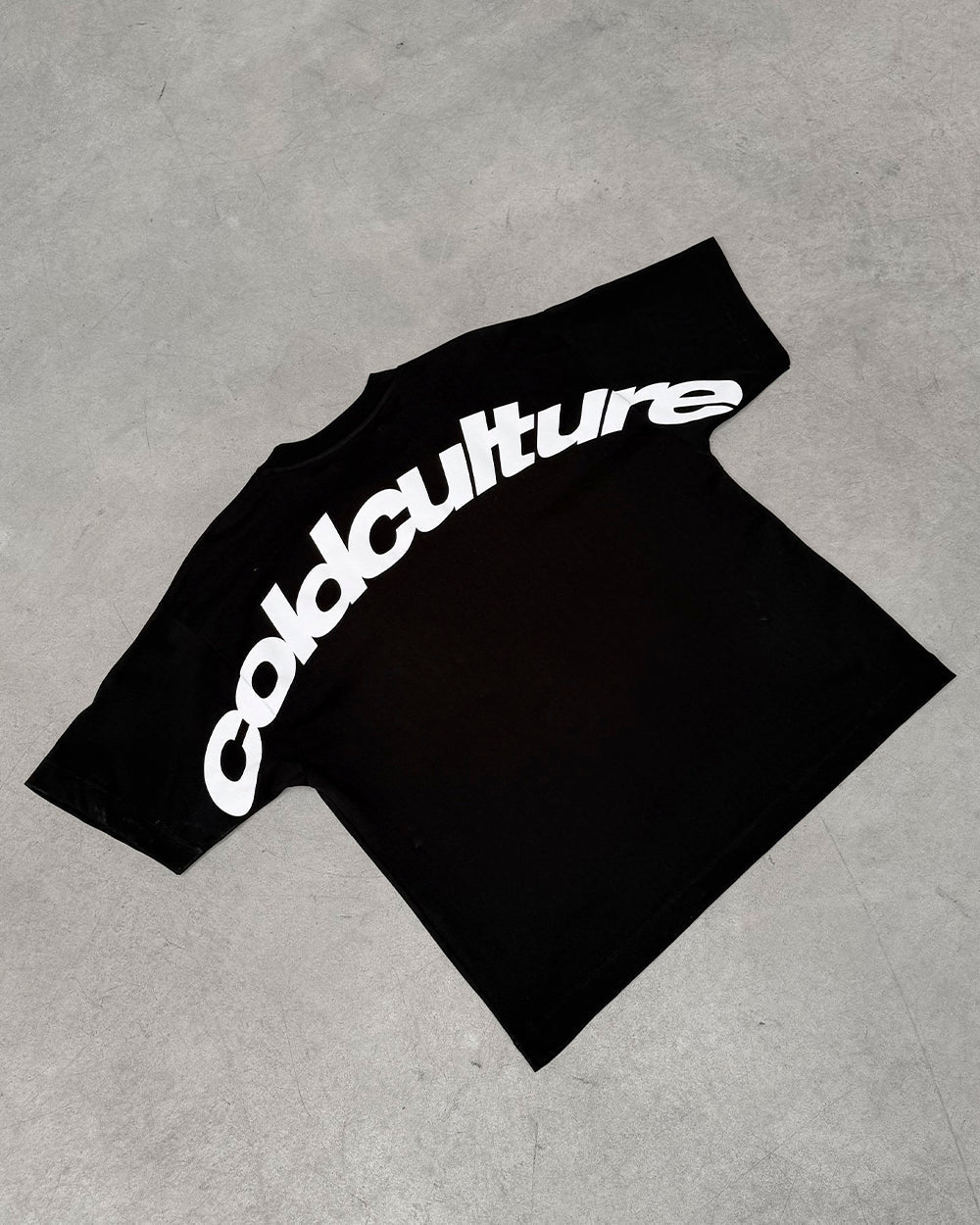 CURVED TEE BLACK & WHITE
