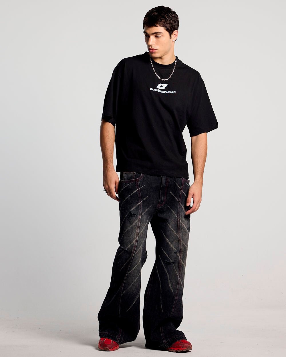 CURVED TEE BLACK & WHITE