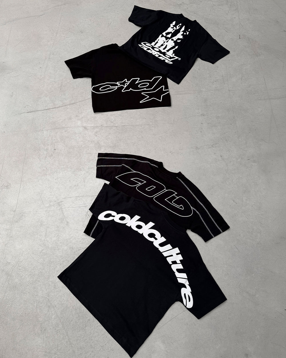 CURVED TEE BLACK & WHITE