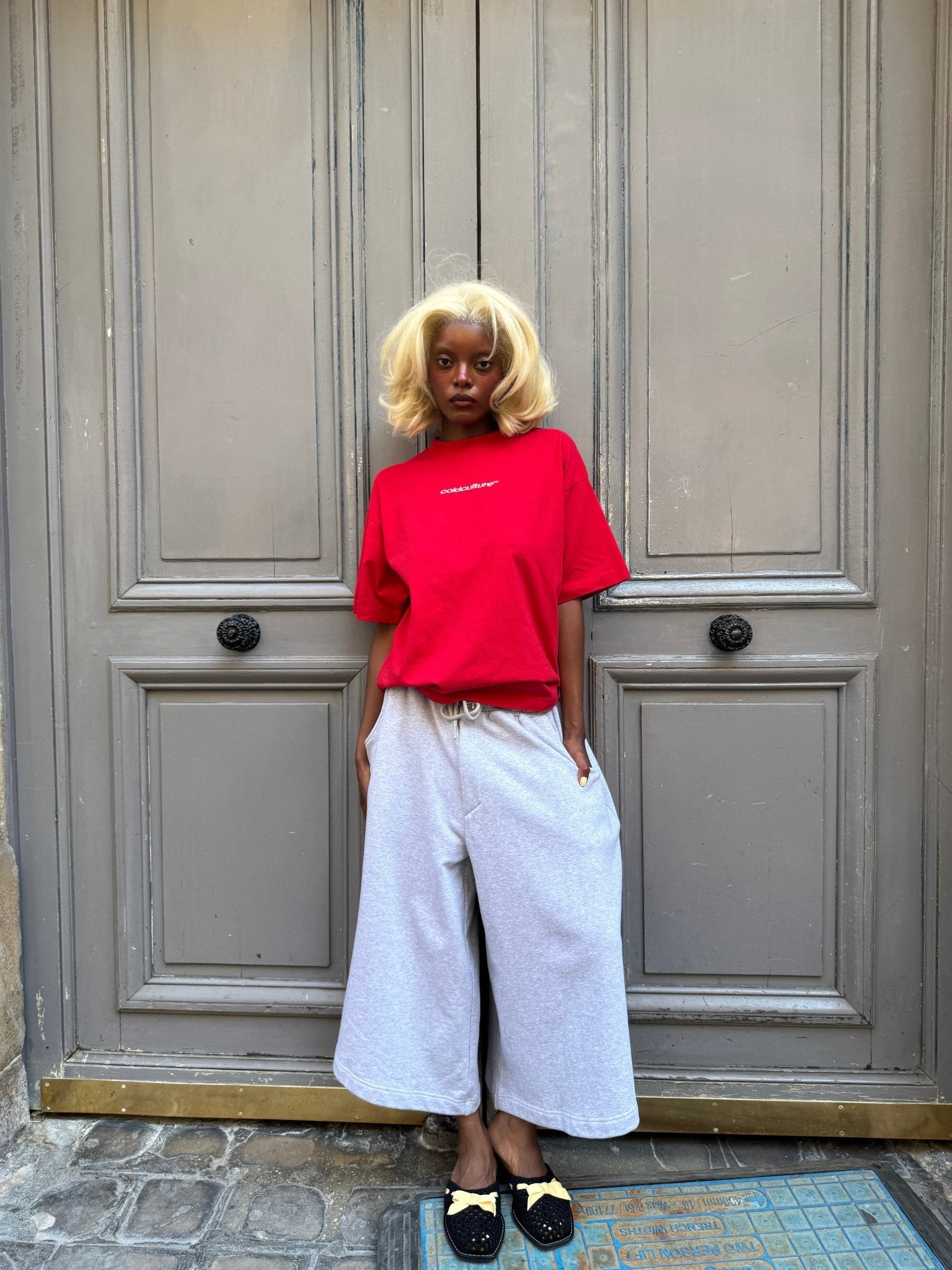 DISTRESS CURVED TEE RED