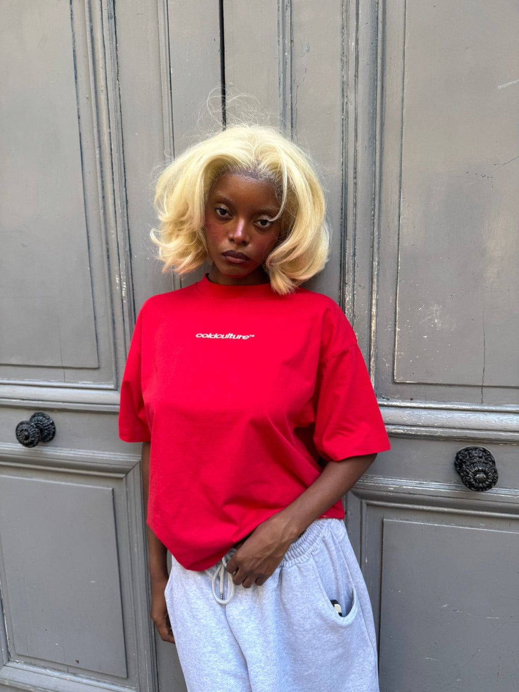 DISTRESS CURVED TEE RED