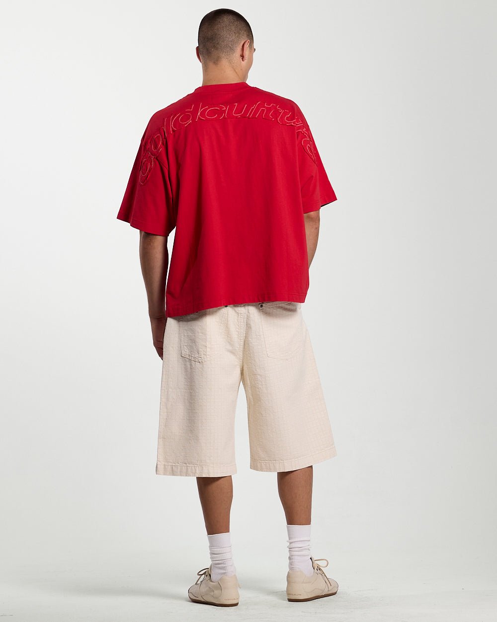 DISTRESS CURVED TEE RED