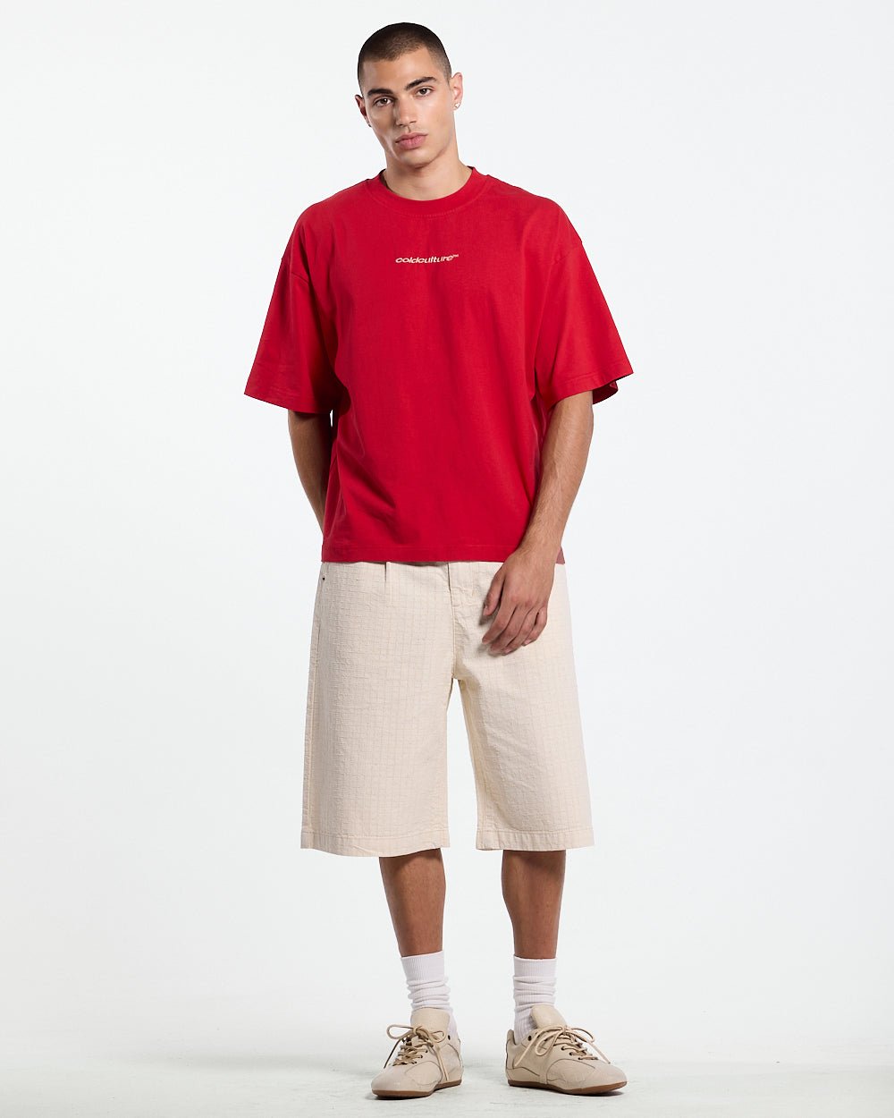 DISTRESS CURVED TEE RED