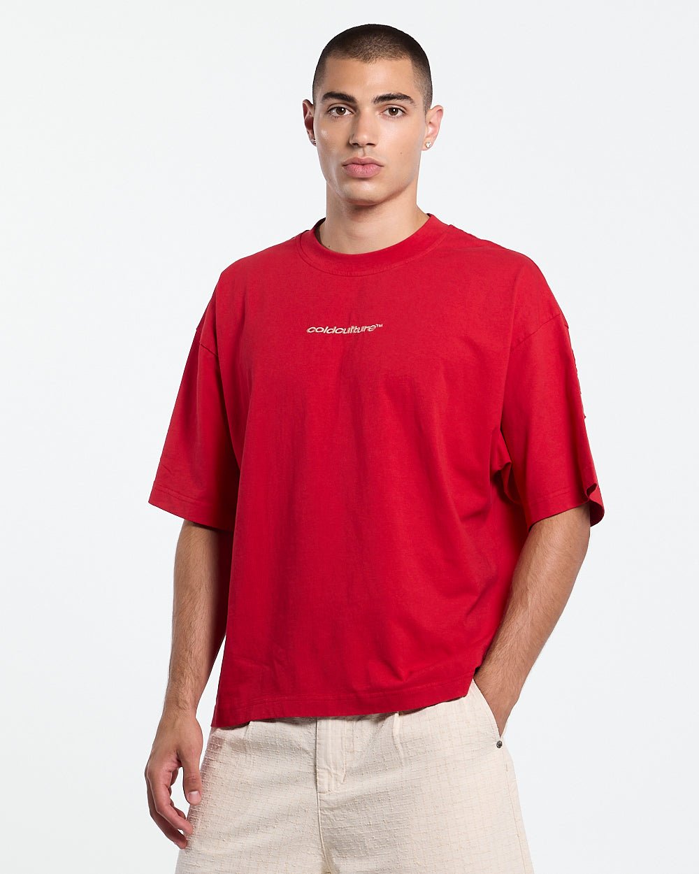 DISTRESS CURVED TEE RED