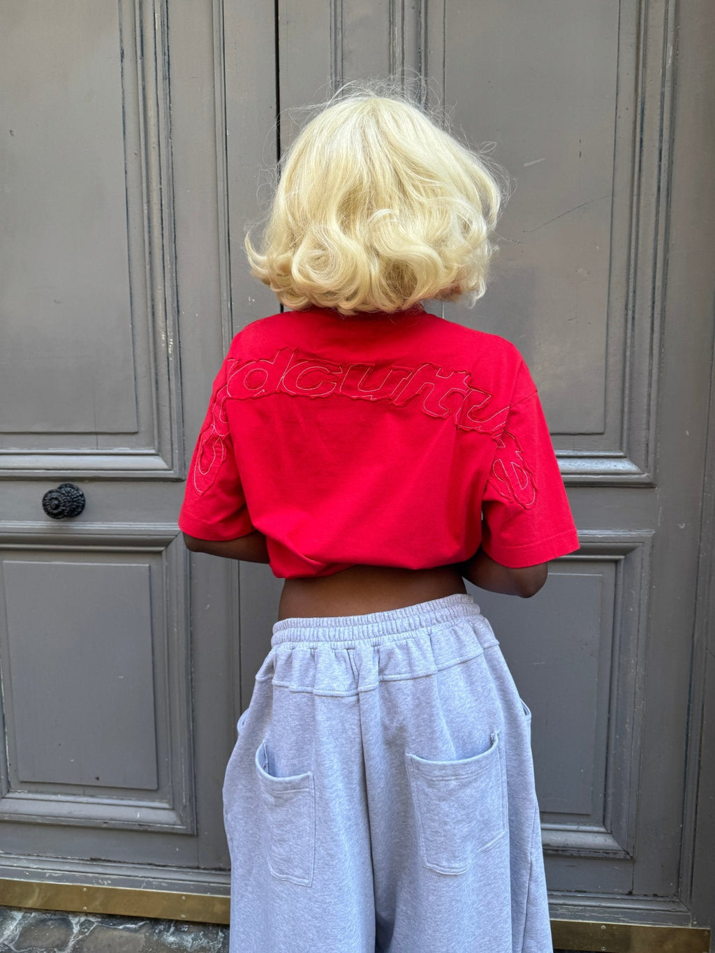 DISTRESS CURVED TEE RED