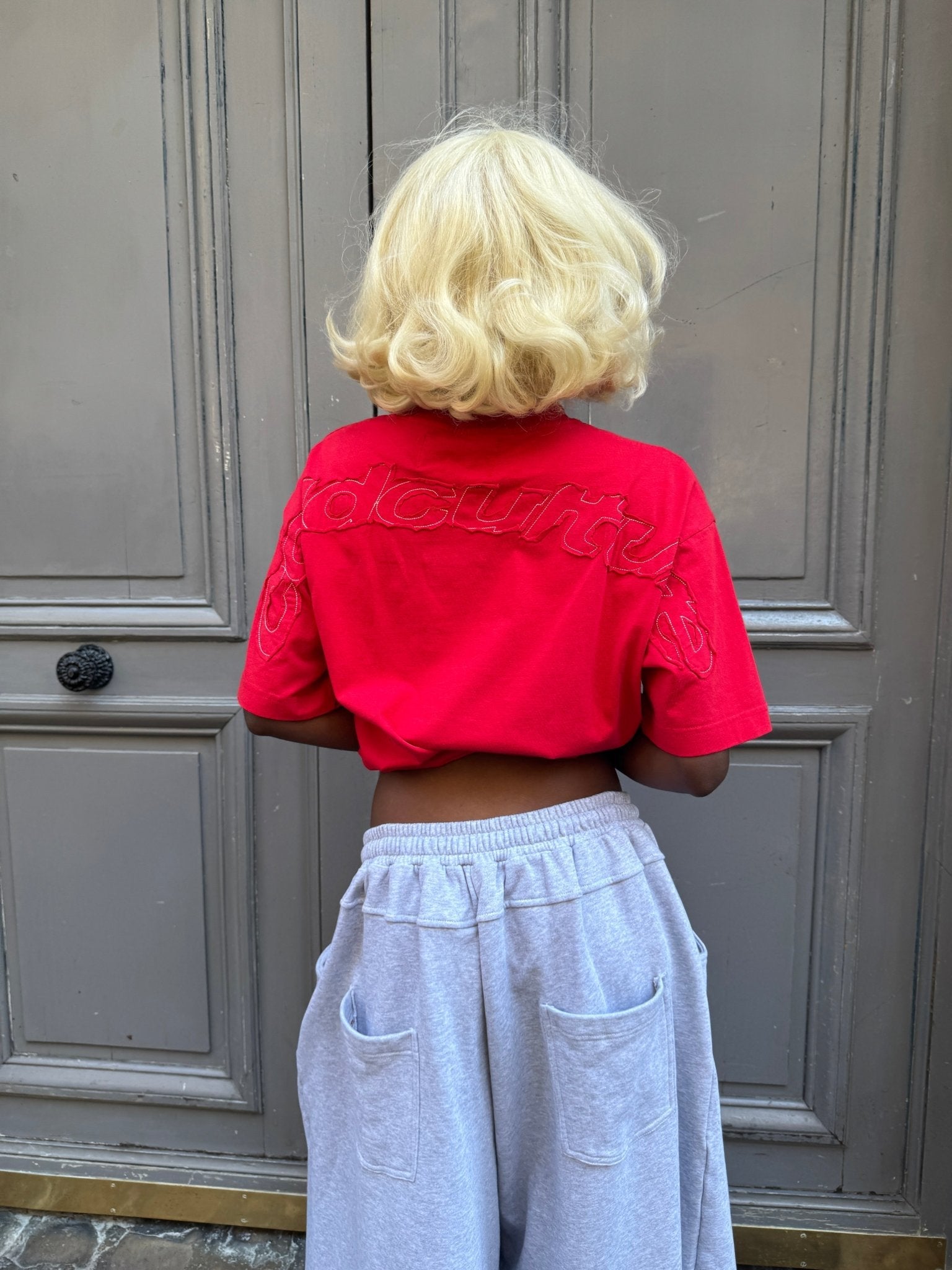 DISTRESS CURVED TEE RED