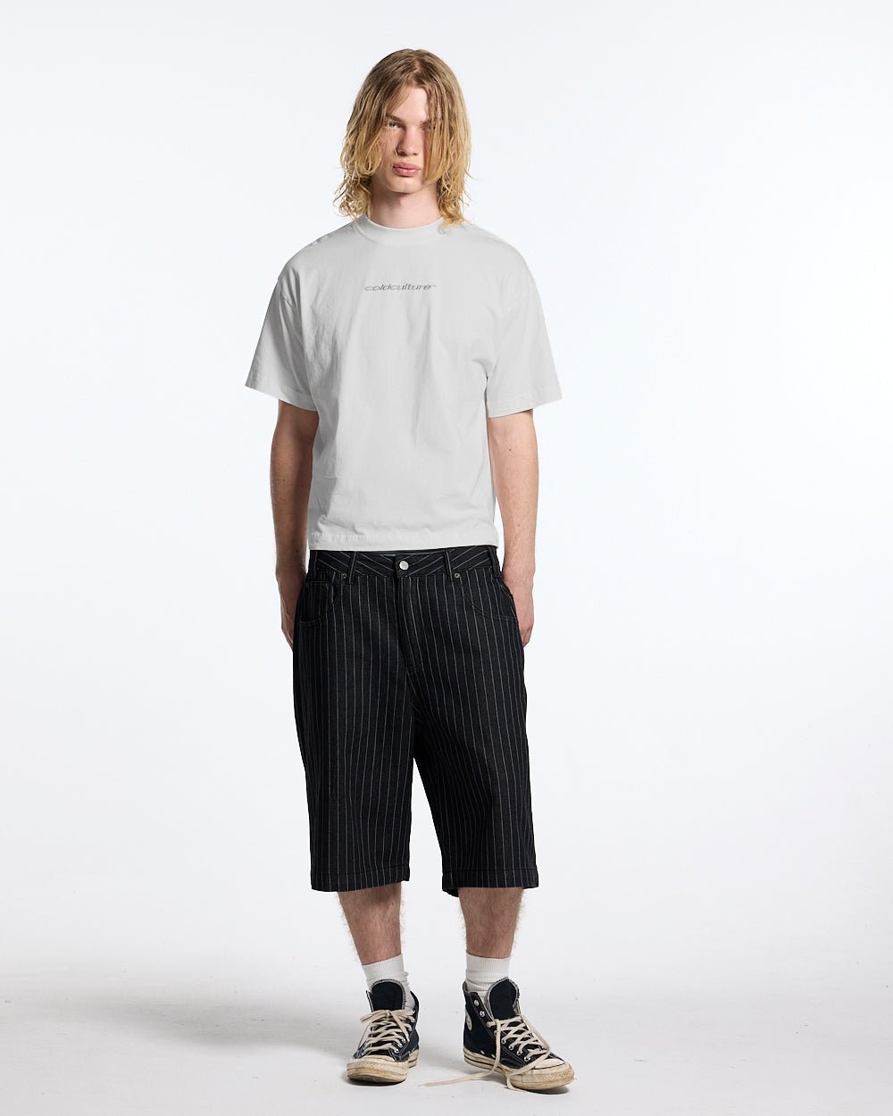 DISTRESS CURVED TEE WHITE