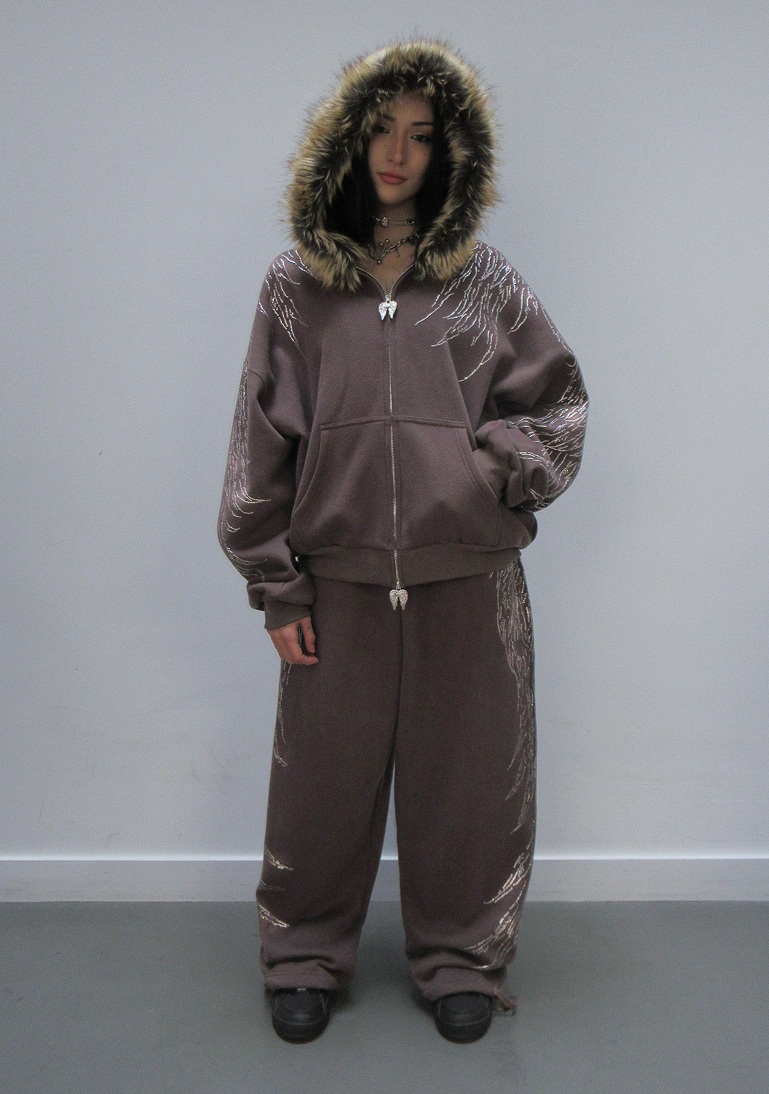 FALLEN RHINESTONE OVERSIZED SWEATPANTS BROWN