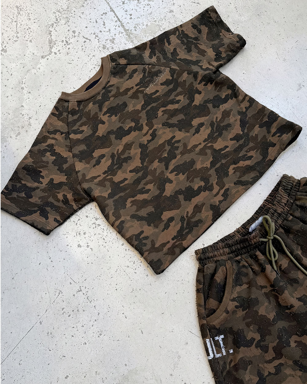 FRONT LINE TEE GREEN