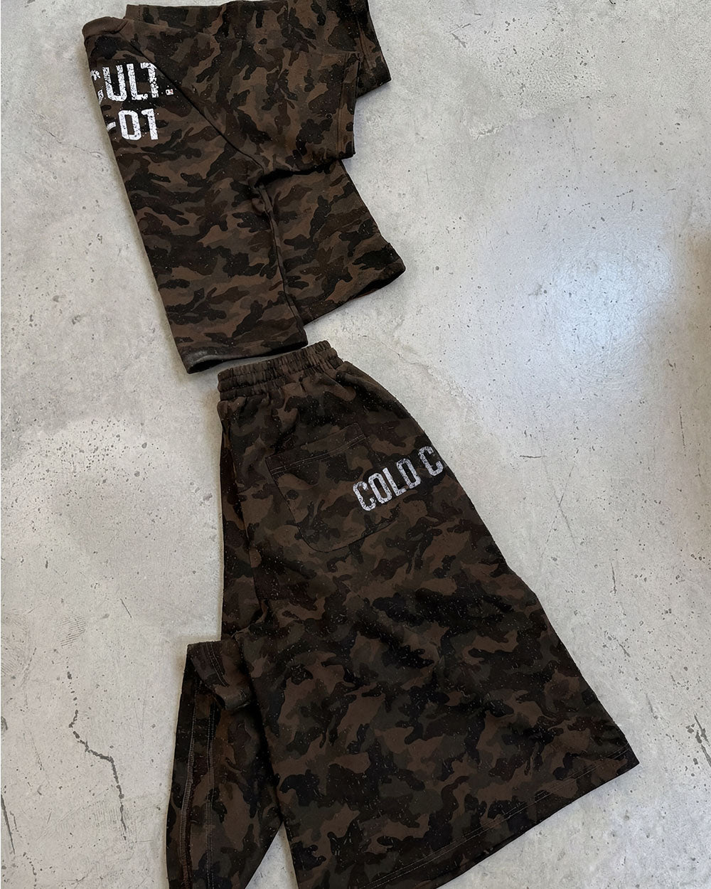 FRONT LINE TEE GREEN