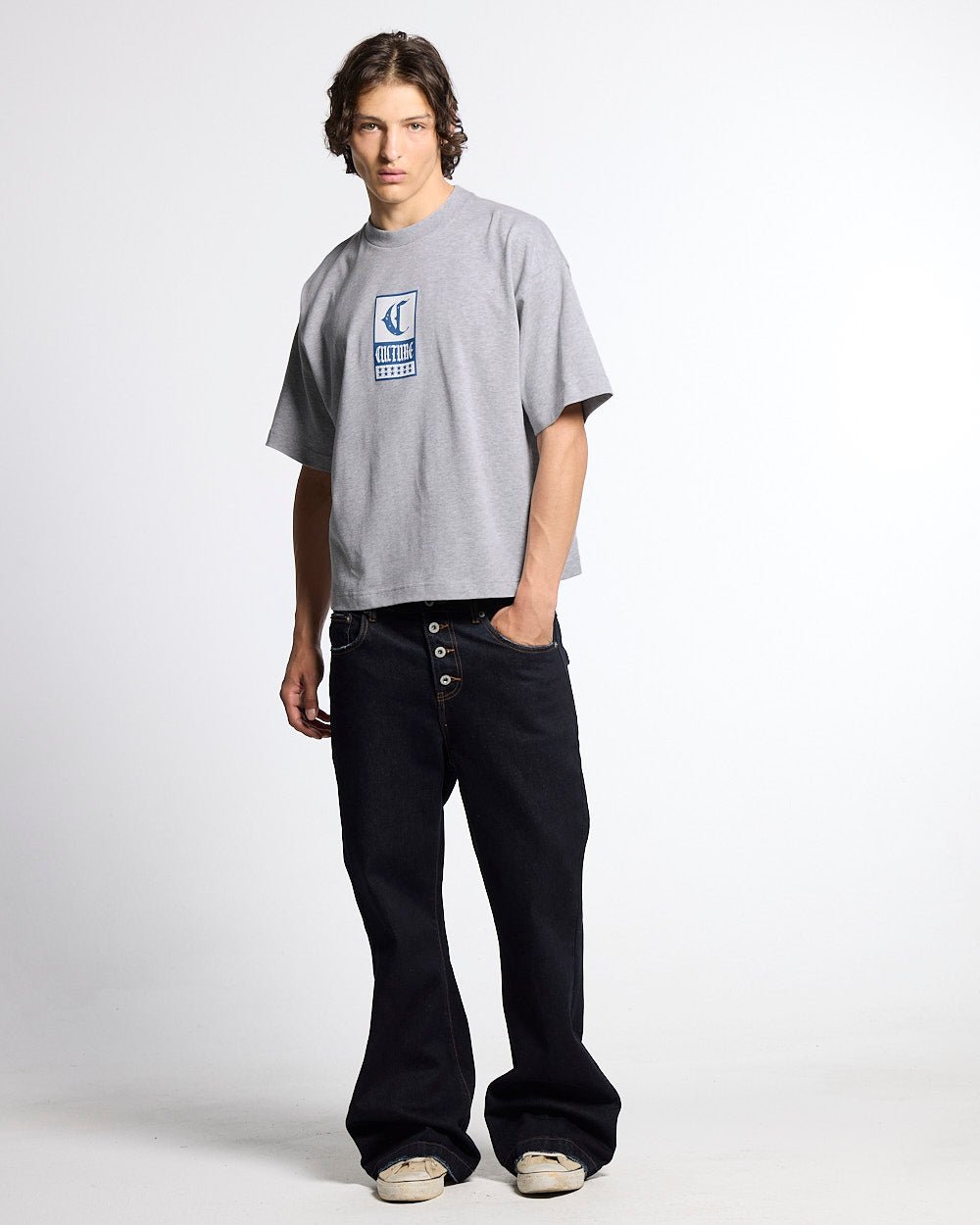 GOTHIC CURVED TEE GREY