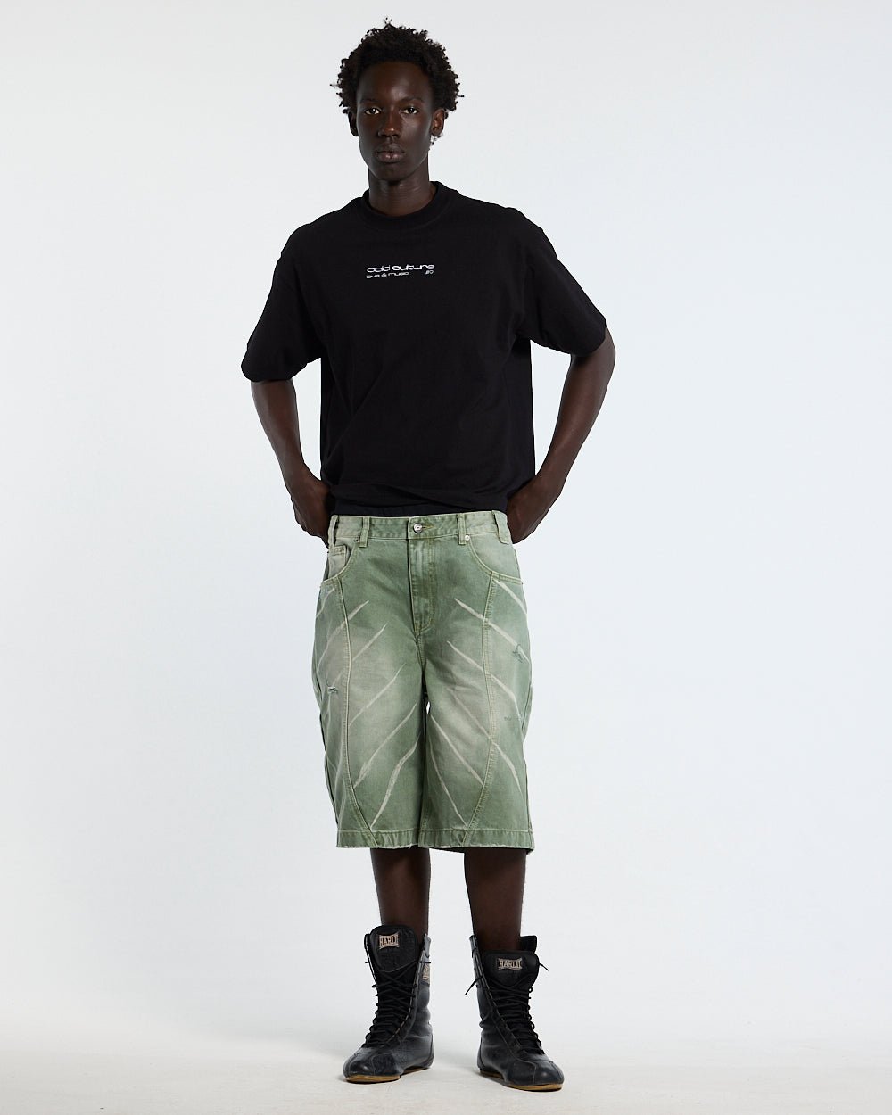 LOVEPODS TEE BLACK