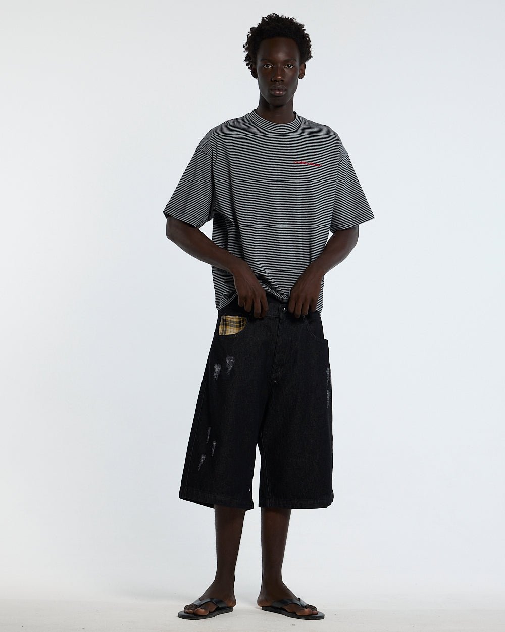 SCRIPTED STRIPES TEE BLACK