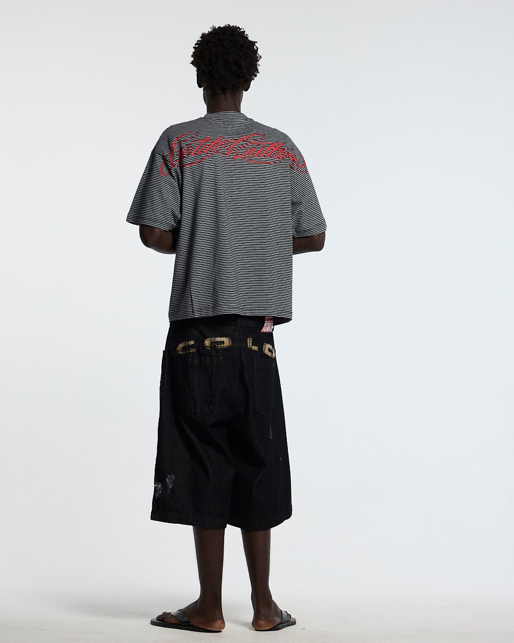 SCRIPTED STRIPES TEE BLACK