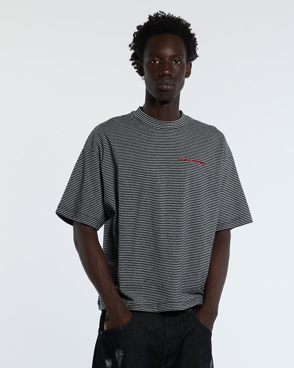 SCRIPTED STRIPES TEE BLACK