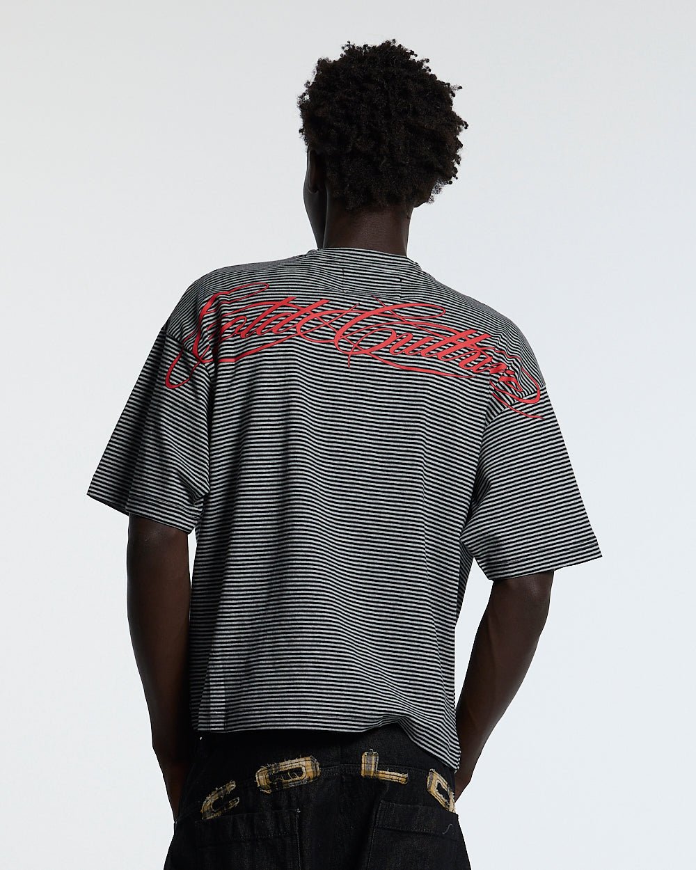 SCRIPTED STRIPES TEE BLACK