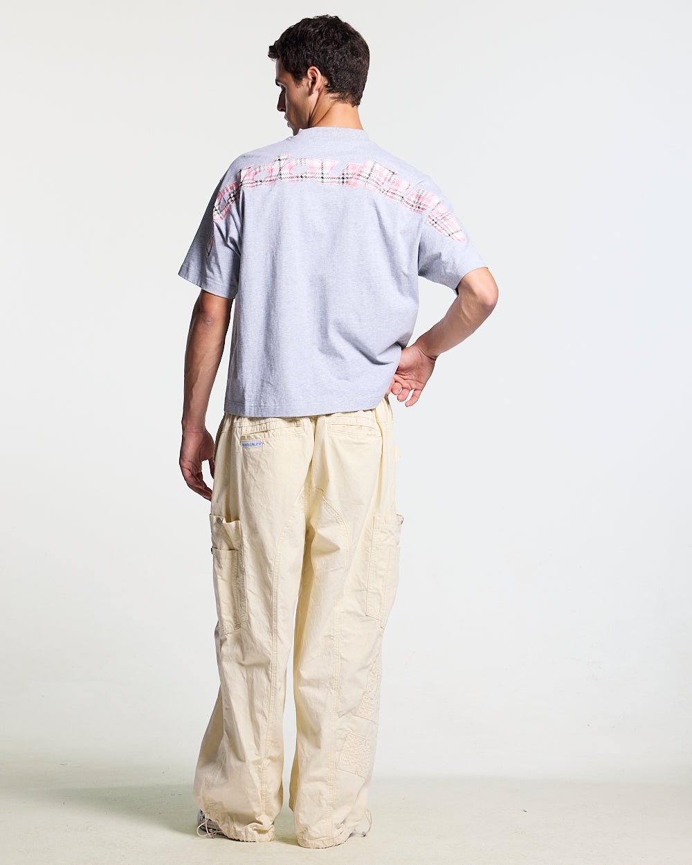 TARTAN DISTRESS CURVED TEE GREY