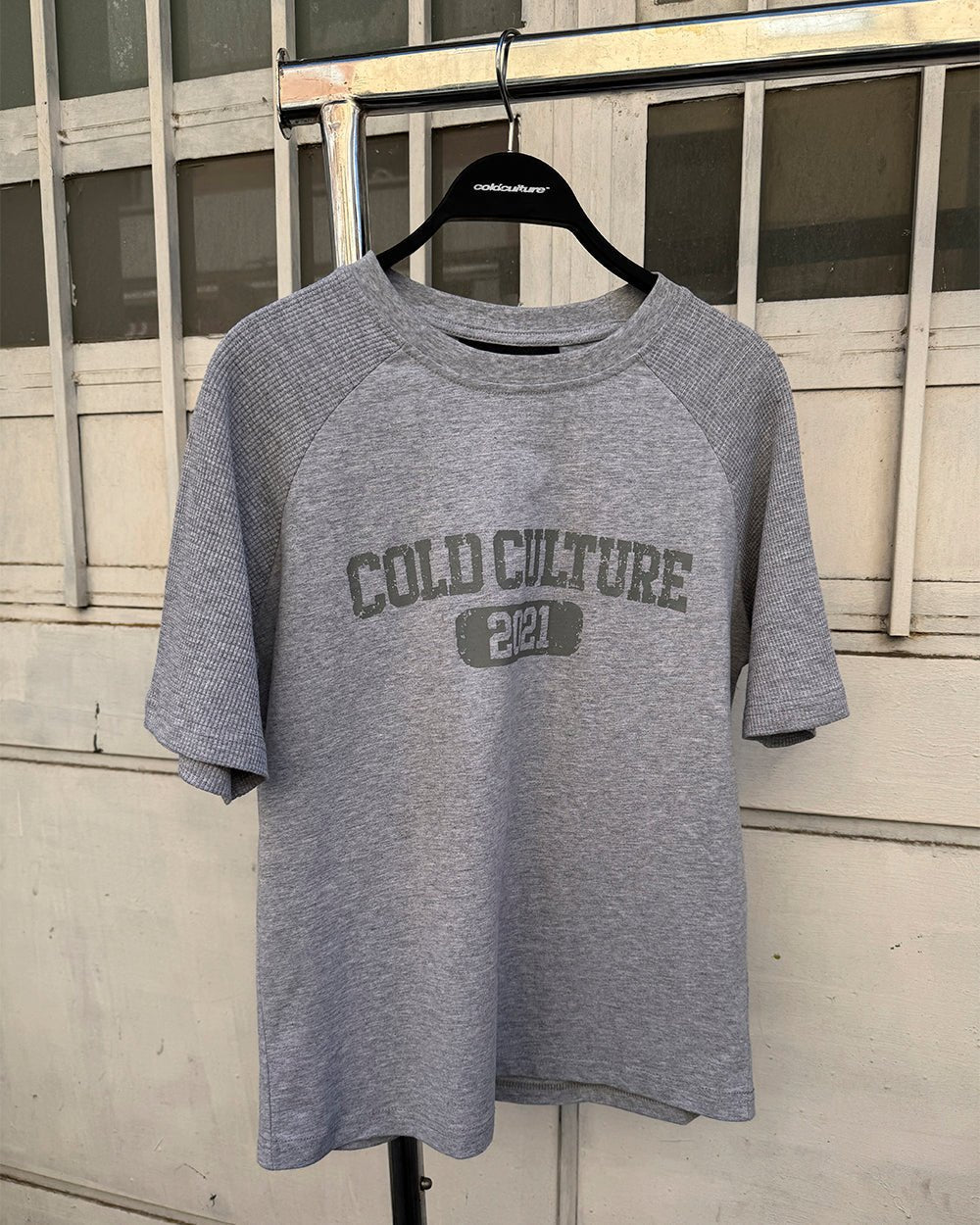 TROPHY TEE HEATHER GREY